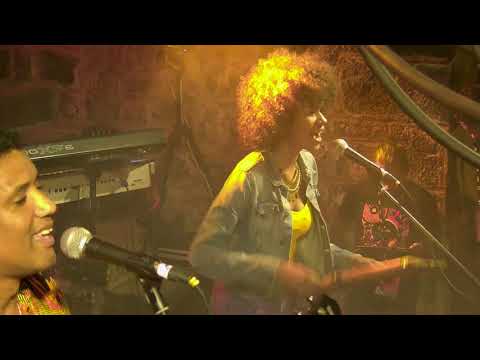 Kafe Kiltir Sezon 5   Emlyn ek Jerry