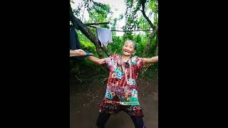Download lagu Seorang Nenek Joget Gaya Peluru! mp3 Download lagu Seorang Nenek Joget Gaya Peluru! mp3