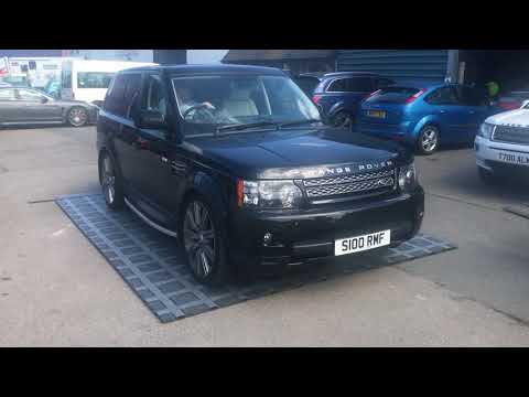 A Range Rover driving over a Qik-Link Platform, proving its strength and durability as there is no damage whatsoever