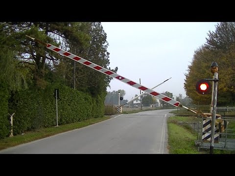 Spoorwegovergang Fratte (I) // Railroad crossing // Passaggio a livello