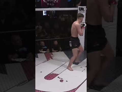 Jack Grundy effortlessly mixes in striking and wrestling #mma #ko #finish #fight