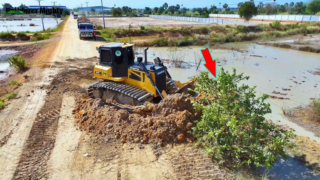 Processing Filling Up Land Building Foundation Village, Bulldozer SHANTUI DH17C3, Dump Truck 25Ton