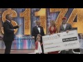 Rolf Kipp Erhält Den Chairmans Bonus 2017 Bei Der Forever Global Rally In Dubai
