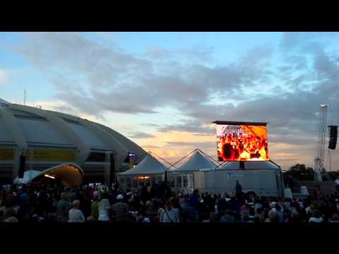 Kent Nagano avec l'OSM au Stade Olympique de Montréal (ouverture)