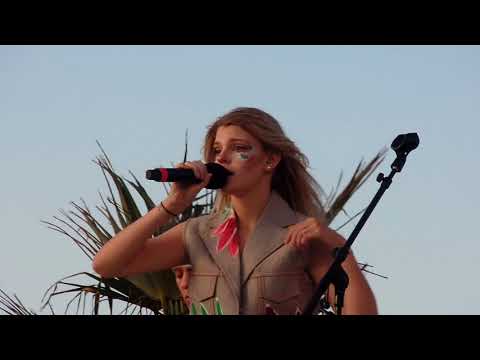 Emma Bale Bij Het Q Music Beachhouse (17-08-2017)