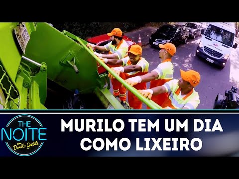 Murilo tem um dia como lixeiro | The Noite (02/07/18)