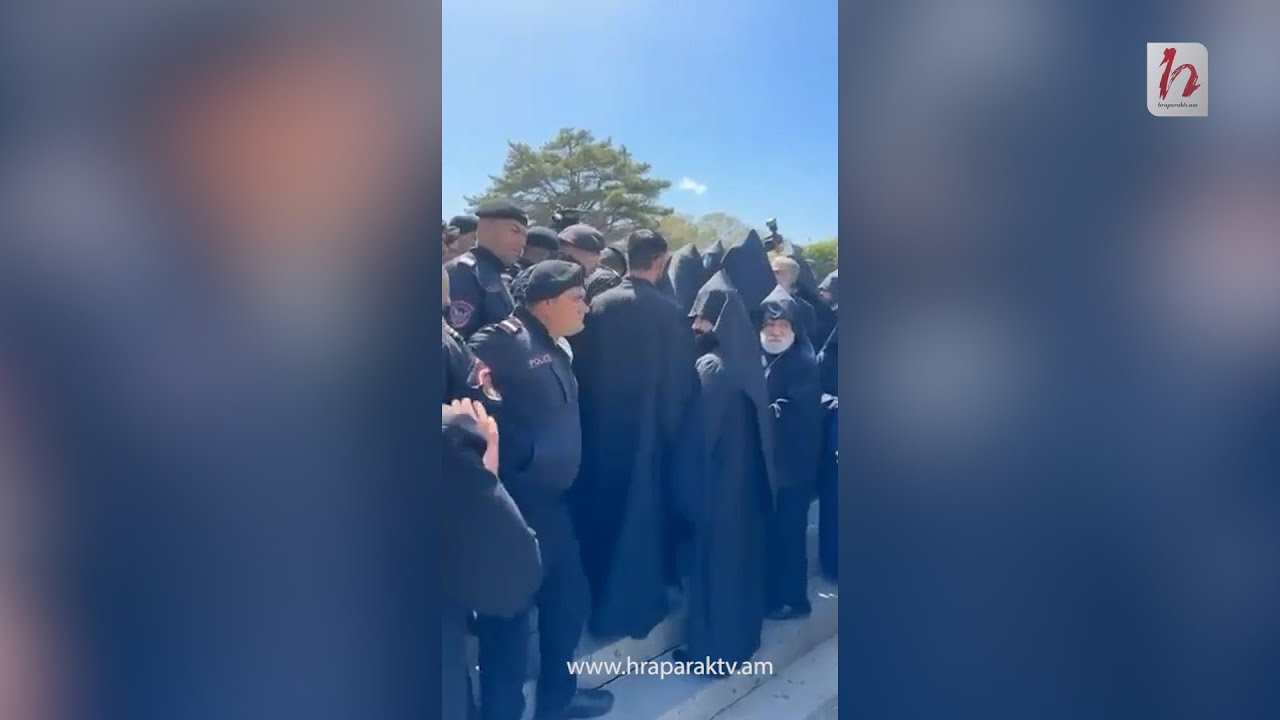 Ոստիկանները արգելում են Վեհափառին մտնել Սարդարապատի հուշահամալիր