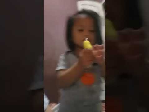 Alvira Makan Ice Cream 3