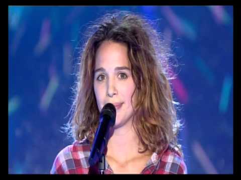 Aylin Prandi interprète L'Italiana dans Vivement Dimanche