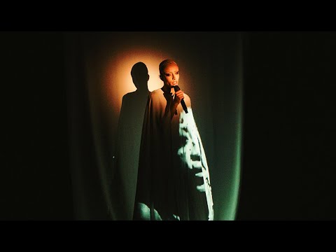 Bilal Hassani - Quelle Heure Est Il (Live at Crazy Horse)