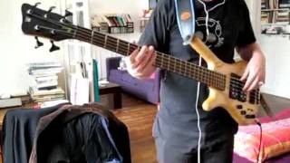 Playing bass along Cakewalk on Easy Street