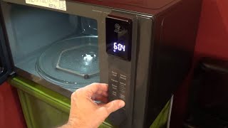 How to Set the Clock on an LG Microwave Oven