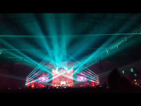 Tweekacore ft. Emelie Cyreus - Parallel Universe @ Midnight Mafia 2019 [4K]