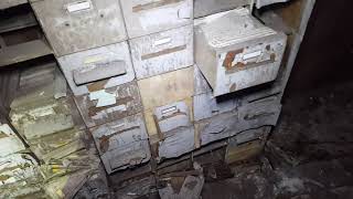 Exploring Abandoned JACKSONS Eyeglass Emporium