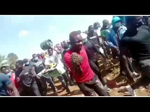 MAAJABU ELDORET:Mwizi avamiwa na nyuki mchana.