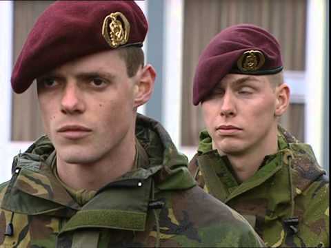 Rode baretten, gouden handen