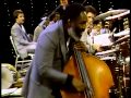 Count Basie dialoga com Cleveland Eaton (baixo) e Booty Wood (trombone)
