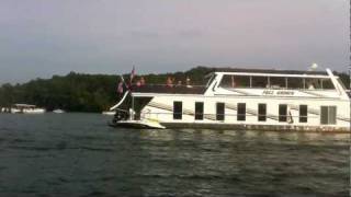 preview picture of video 'Partying on Pickwick Lake in Tennessee'