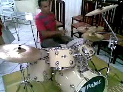 Um dos melhores bateristas autodidatas.