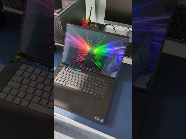 Vídeo relacionado con Razer Blade 16 (2024) - Portátil Gaming de 16 Pulgadas Mini-LED Modo dua - Nvidia Geforce RTX4070 - Intel i9-14900HX - 16" UHD+ 120Hz & FHD+ 240Hz - Snap Tap (16 GB DDR5, 2TB SSD) Español | Negro