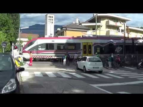 Passaggio a livello di via Bersaglio - Merano - Meran (BZ) / Level Crossing / Bahnübergang / 踏切 / 道口