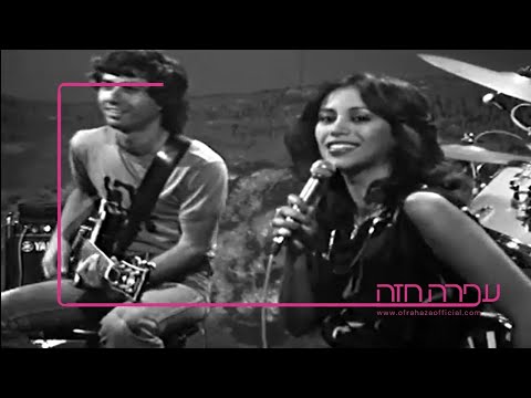 בודדה בשניים