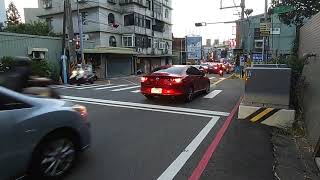 [情報] 寶山路往新竹市區方向塞爆(車禍*2)