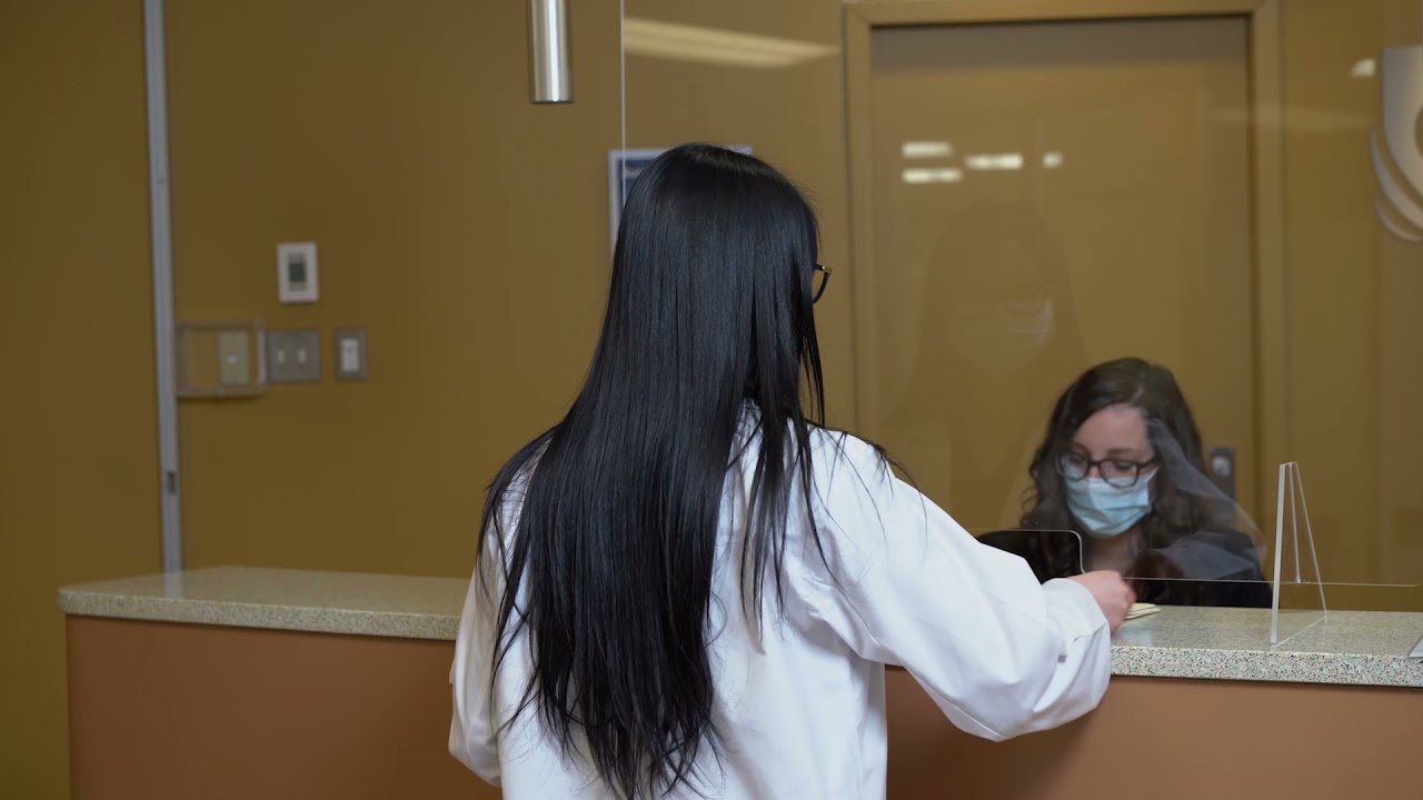 Watch video Mini-série : La clinique – Capsule 2 : Réception et salle d’attente Mini-série : La clinique – Capsule 2 : Réception et salle d’attente