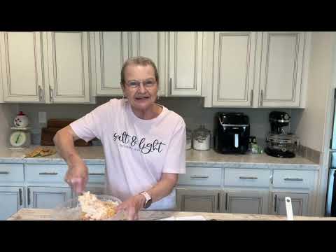 How to make the best PIMENTO CHEESE | Mama Sue makes an easy lunch | Southern recipe | Cooking video