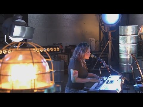 Beth Hart - Fire On The Floor (Live Acoustic)