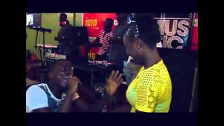 OMG !!! Nigerian Rapper Proposes To Girl On Stage