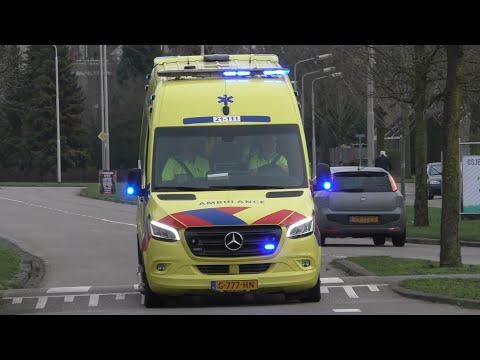 Verschillende Ambulances met spoed in Oss
