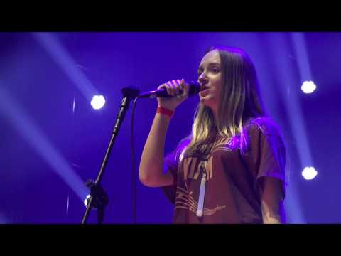 5,000 children sing 'How Far I'll Go' -  VIAM2018