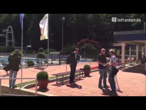 Kulmbach: Zwei junge Männer springen in Freibad-Becken und sterben