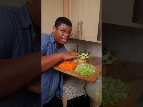 How to freeze and store veggies 🥦 🥕 #problemsolved #frozenvegetables #foodstorage #cooking