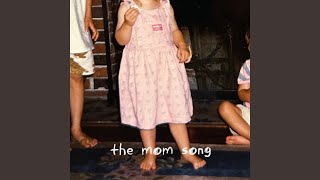 Kadr z teledysku the mom song tekst piosenki audalei