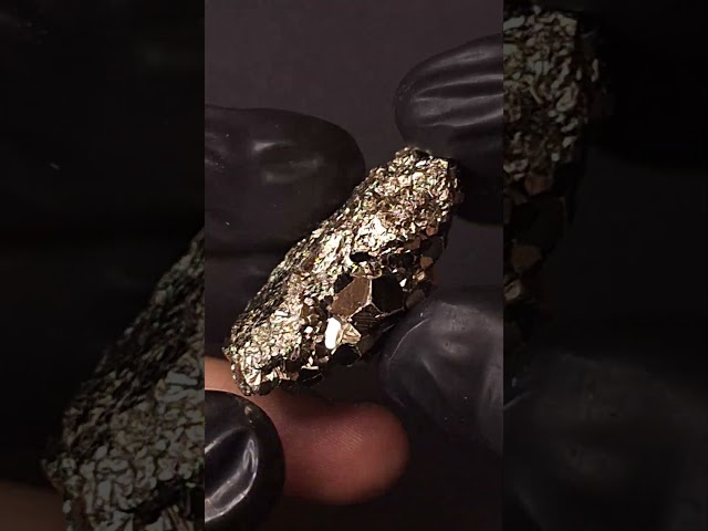 حجر معدن بيريت خام طبيعي