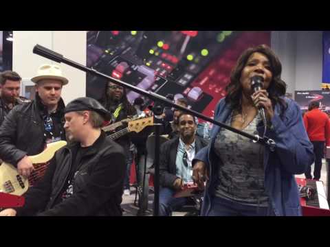 Gloria Gaynor / Mark Baron NAMM 2017