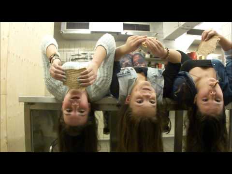 Ondersteboven-eet-challenge met imke en samyra