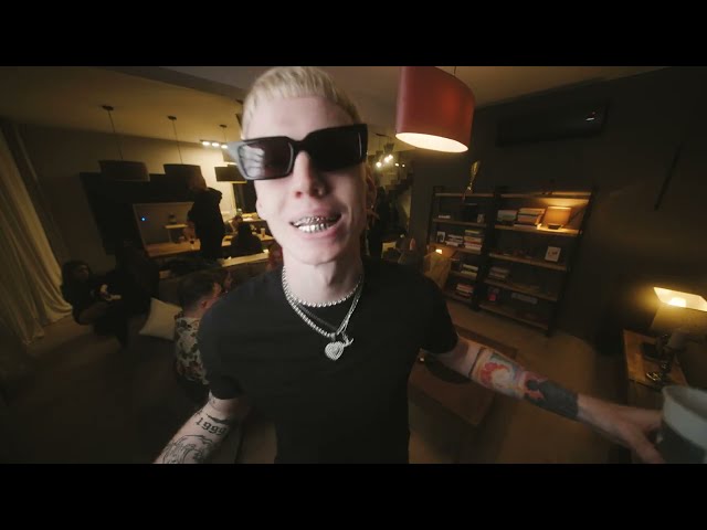 Video zu 'Dolce Gabbana' ansehen