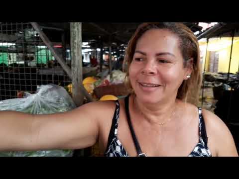 Repórter Djalma Almeida confere os preços dos produtos da Semana Santa