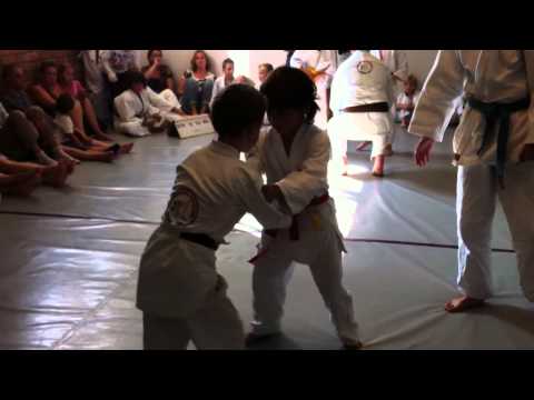 Sacha Deighton 6 years old Judo Oktober 2011 Second Round.MOV