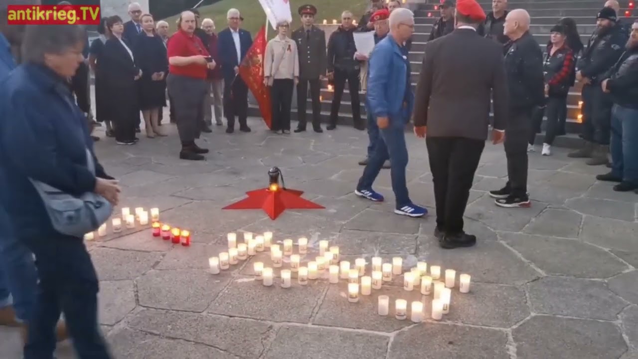 22. Juni - Jahrestag des sogenannten "Unternehmen Barbarossa"  Sowjetisches Mahnmal Treptower Park