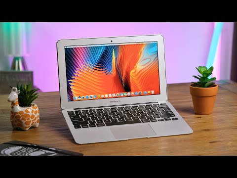 Using Apple's TINY 11" Macbook Air + Giveaway!