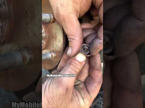 🫵 Replace your parking brake shoe hardware 👞 #MechanicTips #BrakeRepair #ParkingBrake #Auto