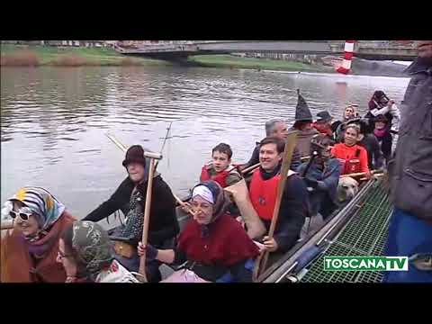 2018-01-06 FIRENZE - LA BEFANA DEI CANOTTIERI PORTA LE CALZE AI BAMBINI