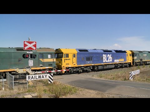 G523, BL26 & G539 Diesel Locomotives At Railway Crossing (17/3/2021) - PoathTV Australian Trains