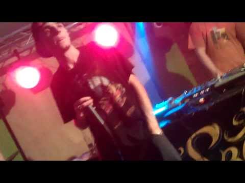 Davis Dee featuring Tao Quit - V pouličním světle (křest desky K.R.N.A.P. 18. 10. 2013 LIVE)