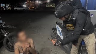 Download lagu A young man suspected of being drunk while hanging out was caught carrying a sharp weapon by the ... mp3