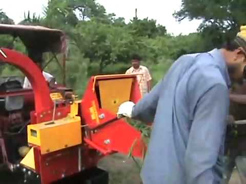 Tractor Model Wood Chipper with Feeding Roller